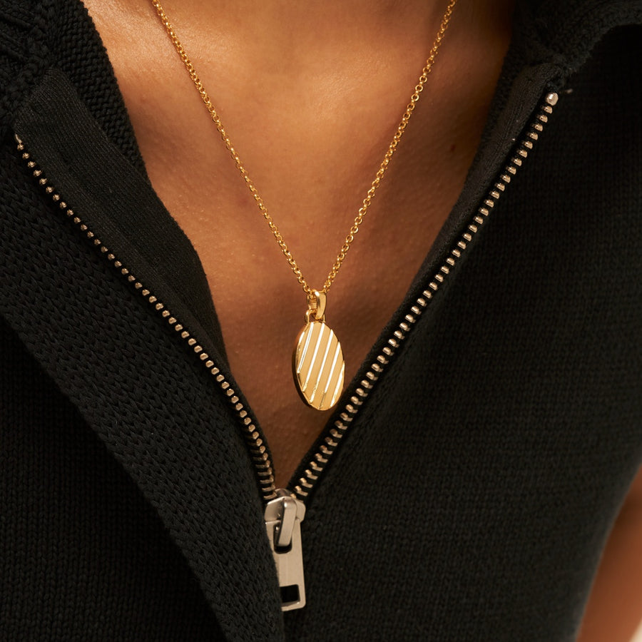 Lumiere Oval Necklace: Gold