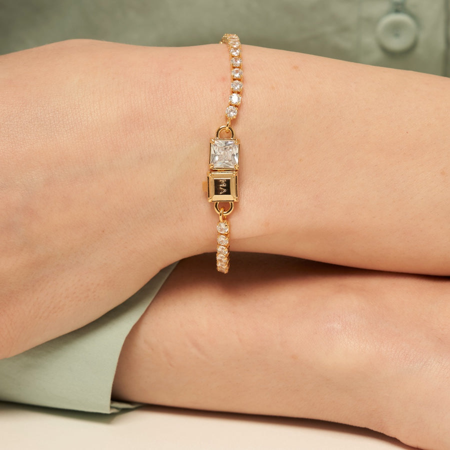 Brilliant Point Lock Bracelet