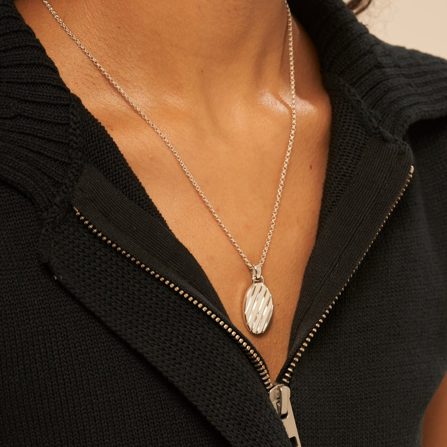 Lumiere Oval Necklace: Silver